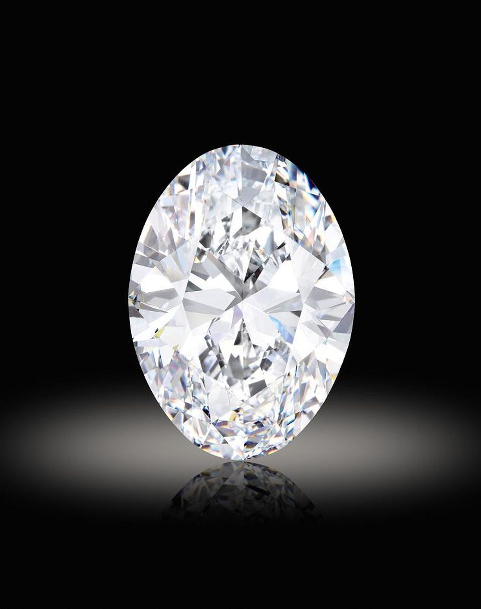Viên kim cương khổng lồ không tì vết được bán với giá &#34;cao ngất&#34; - 1