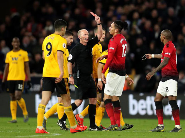 Bóng đá - Tin HOT bóng đá tối 3/4: Mike Dean cán mốc 100 thẻ đỏ tại NHA