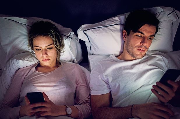Giới trẻ Mỹ ngại... quan hệ tình dục đạt mức cao nhất mọi thời đại - 1