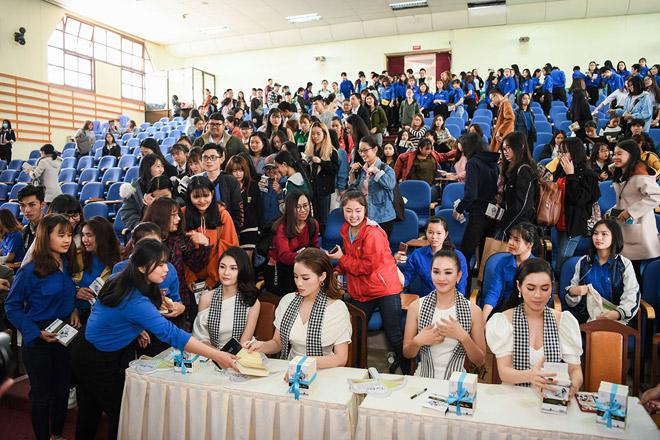 Á hậu Thùy Dung: “Trao tặng sách là đầu tư vào tri thức, tương lai” - 5