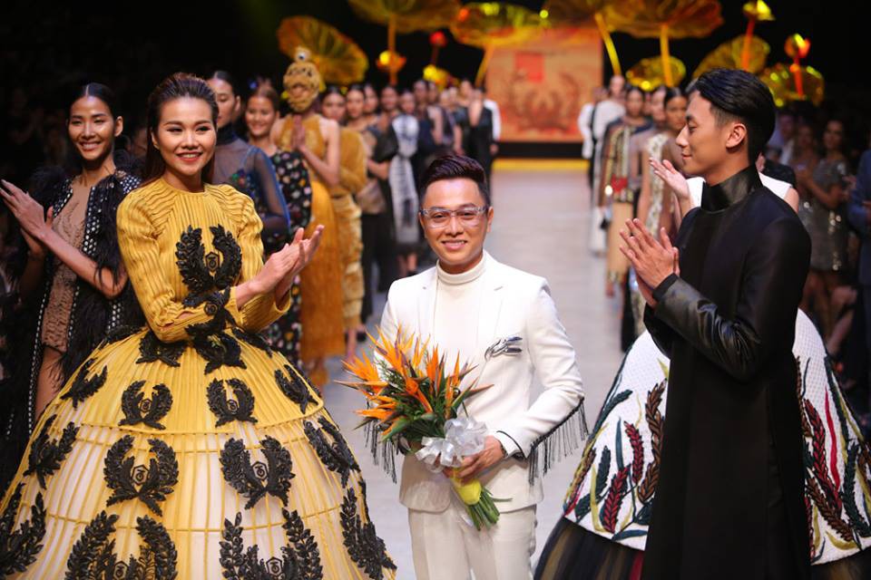 Công Trí vắng mặt, Chung Thanh Phong tự tin mở màn Tuần lễ thời trang - 1
