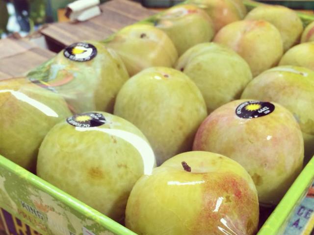 Thị trường - Tiêu dùng - Người Hà Thành sốt xình xịch với loại mận Úc đầu mùa