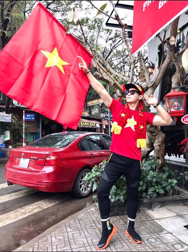 Anh dành thời gian chủ yếu để làm việc, chăm sóc gia đình và người thân.