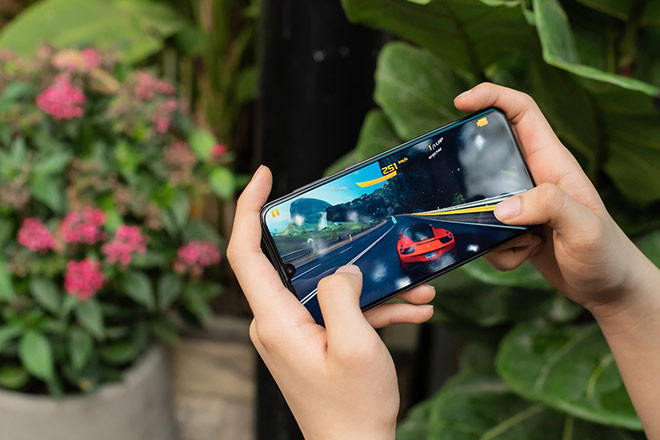 Mẹo chọn điện thoại tầm trung chơi game phê pha - 1