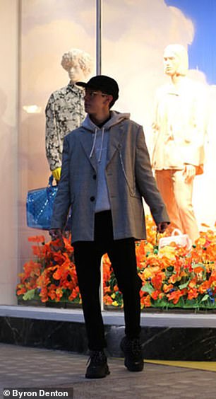 Chàng trai dành cả thanh xuân để lừa người hâm mộ trên Instagram - 3