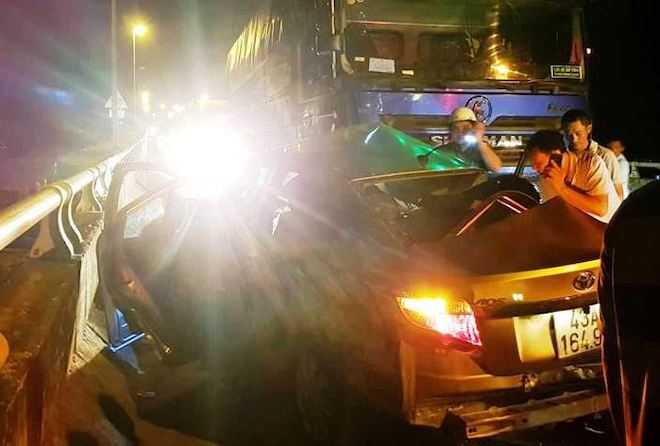 Nóng 24h qua: Ảnh người phụ nữ lạ bị dán khắp nghĩa trang ở Đồng Nai - 5