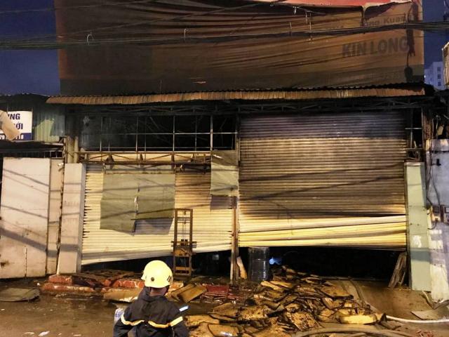 Cháy siêu thị điện máy ở Sài Gòn, nhiều tài sản bị thiêu rụi