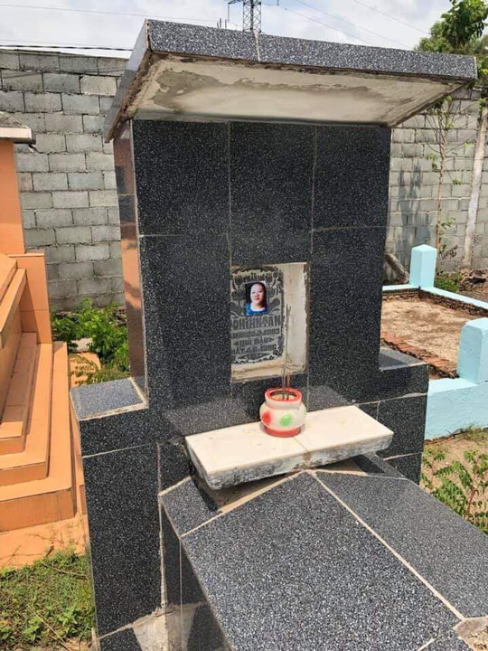 Hàng loạt ngôi mộ ở Đồng Nai bị dán ảnh phụ nữ lạ - 1