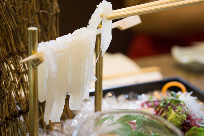 Trải nghiệm tuyệt đỉnh thái mực tựa sợi mì ở quán Nhật đẳng cấp tại Sài Gòn - 2