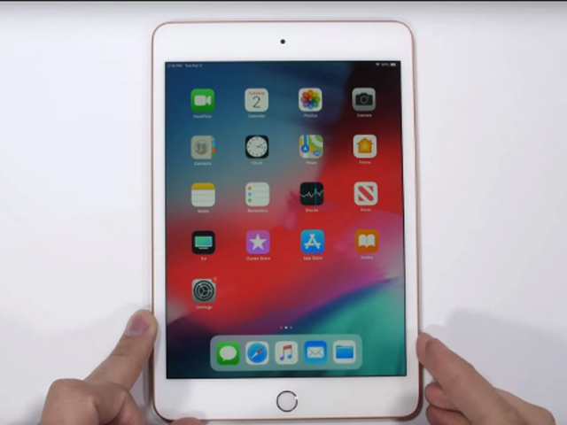 iPad Mini 2019 dù dễ bẻ cong nhưng vẫn chạy "ngon"