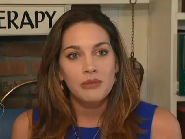 Bạn trẻ - Cuộc sống - Cô giáo bị đuổi việc do lộ ảnh nhạy cảm