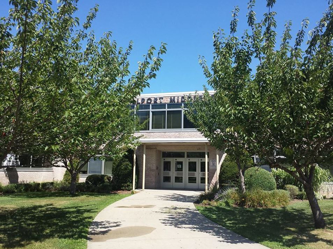 Cô giáo bị đuổi việc do lộ ảnh nhạy cảm - 4