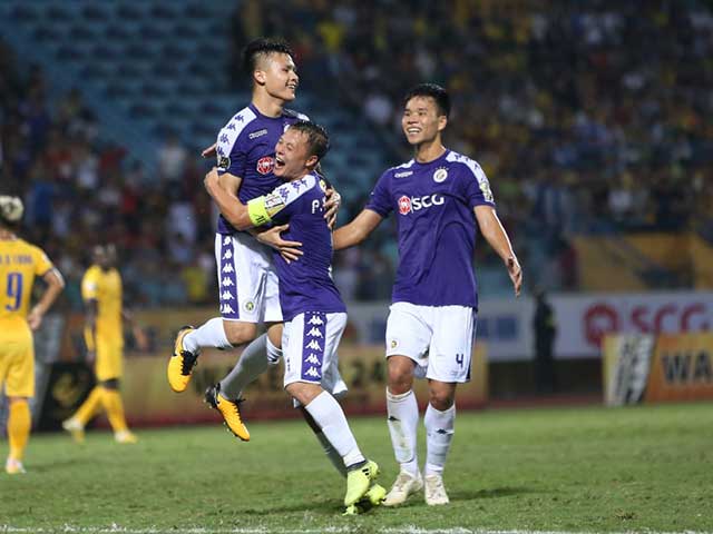 Quang Hải kèo trái vô-lê khai nòng V-League, kiến tạo ngẫu hứng bằng vai