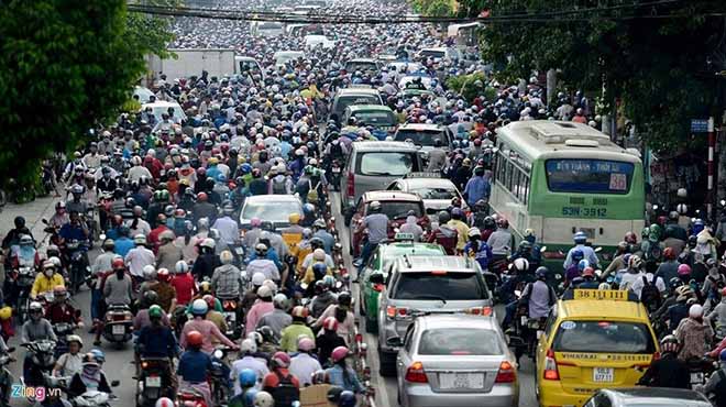 Lái xe ô tô ở Việt Nam - Đủ cái &#34;ấm ức&#34; của cánh tài xế! - 1