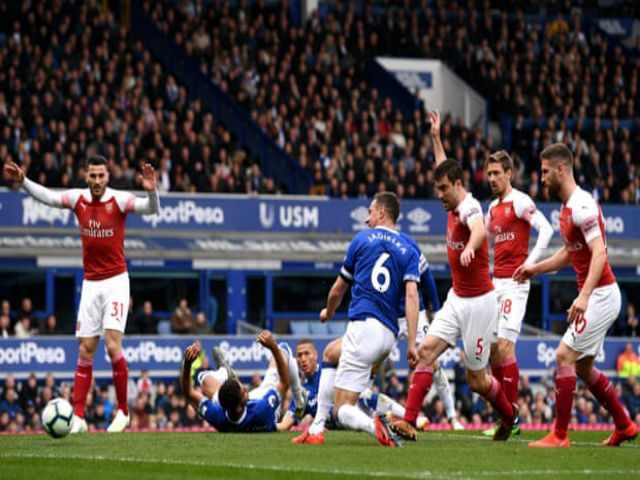 Everton - Arsenal: Đòn phủ đầu & màn ”tra tấn” nghẹt thở