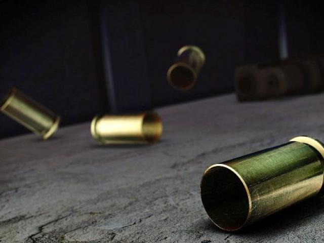 Phi thường - kỳ quặc - Đang ngồi trong nhà thì bị đạn từ đâu bay trúng đầu, chết thảm