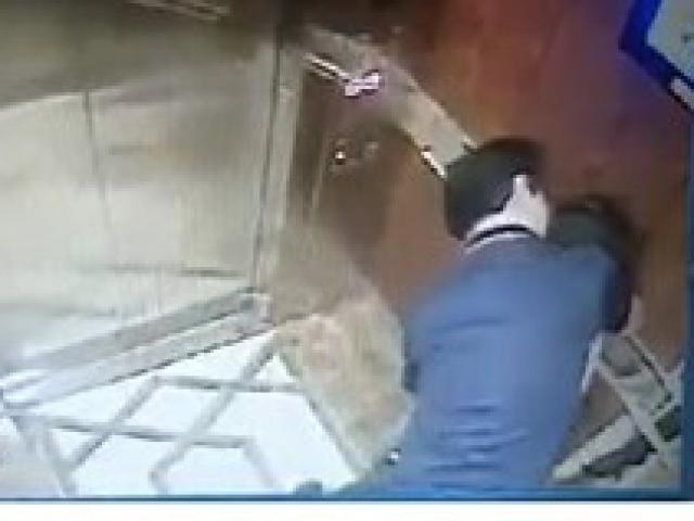 Tin tức trong ngày - Vụ cựu phó viện trưởng VKS "nựng" bé gái: Lấy file gốc video để điều tra