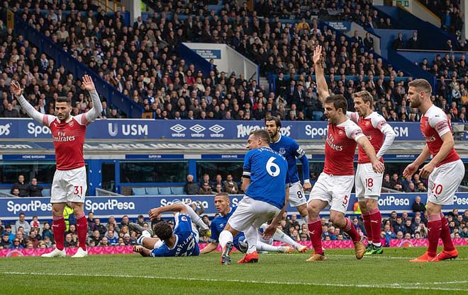 Arsenal thua sốc Everton: Emery than thủng lưới kém may, đổ lỗi hệ thống - 1