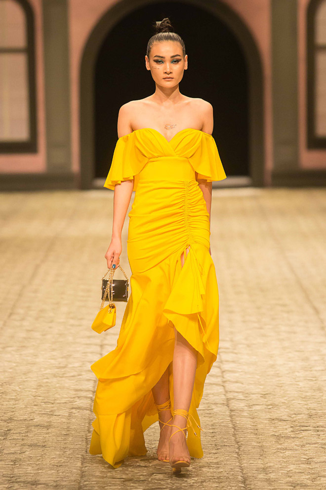 Những mỹ nhân gợi cảm và thanh lịch trong show diễn IVY moda - 10