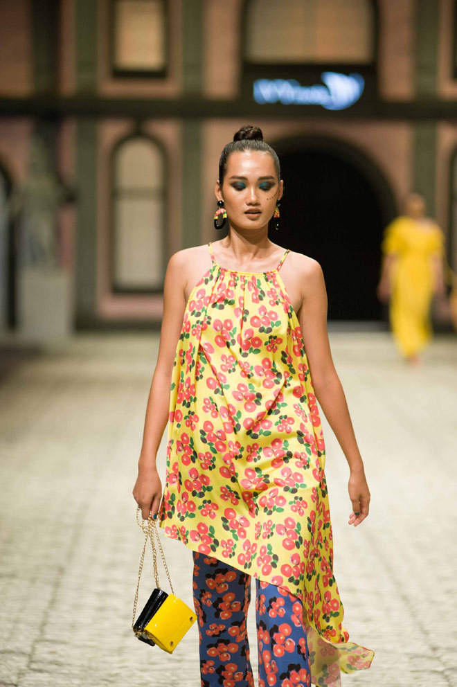 Những mỹ nhân gợi cảm và thanh lịch trong show diễn IVY moda - 8