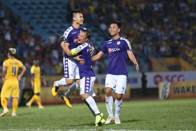 Quang Hải lập siêu phẩm gây sốt V-League, chuyên gia cạn lời khen ngợi - 1
