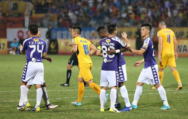 SAO sáng nhất vòng 4 V-League: Quang Hải “giải khát”, chờ bay cao cùng Hà Nội - 1