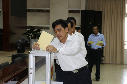 Ông Lê Văn Dũng được bầu giữ chức Phó Bí thư Thường trực Tỉnh ủy Quảng Nam - 1