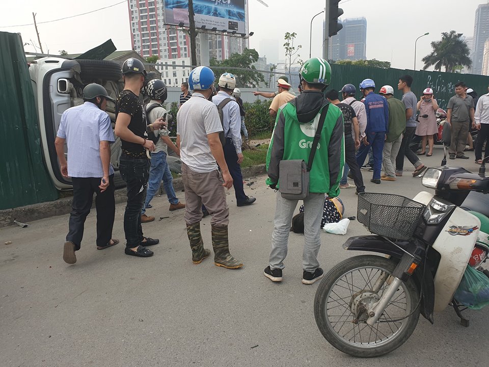 Nữ tài xế lái Mercedes lao như tên bắn, tông hàng loạt xe máy - 2