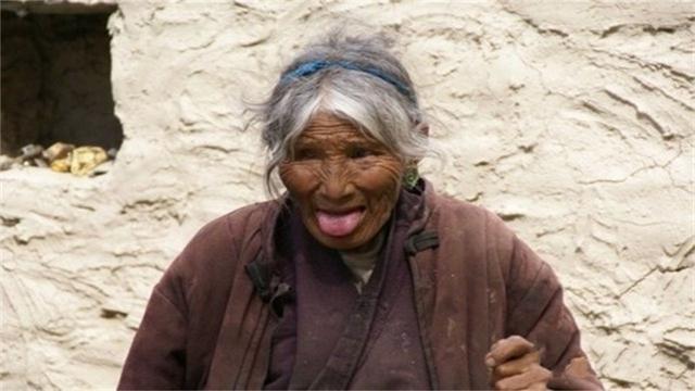 Khi đến Tây Tạng, thấy mọi người thè lưỡi, đừng vội vàng tức giận - 1