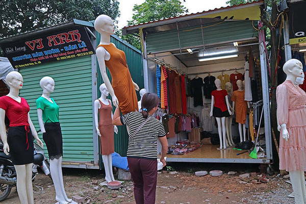 Giật mình hàng trăm "chân dài, da trắng" đứng dọc phố Hà Nội "gọi khách" - 18