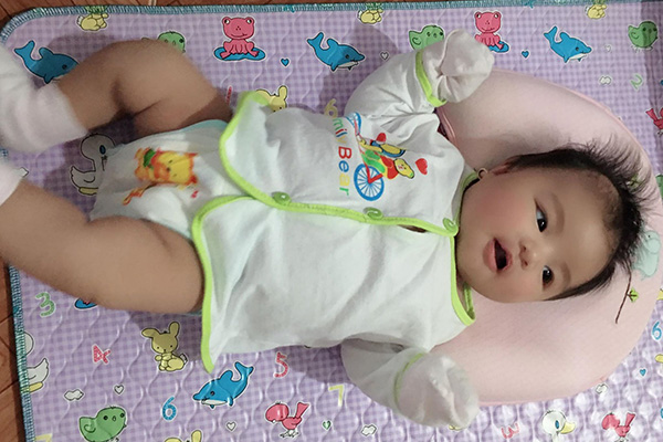 Muốn con hết nôn trớ, quấy đêm: Hỏi ngay bí kíp của mẹ 9X - 1