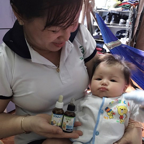 Muốn con hết nôn trớ, quấy đêm: Hỏi ngay bí kíp của mẹ 9X - 2