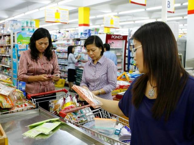 Thị trường - Tiêu dùng - Điện, xăng tăng giá: Khó ngăn "té nước theo mưa"