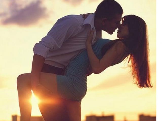 Bạn trẻ - Cuộc sống - Sau đêm mặn nồng, cô gái lên mạng chê "cậu nhỏ" của bạn trai quá bé