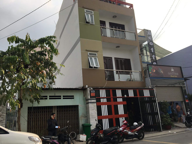 Cha ruột Phúc XO nói con trai đeo nhiều vàng chỉ để phô trương - 1