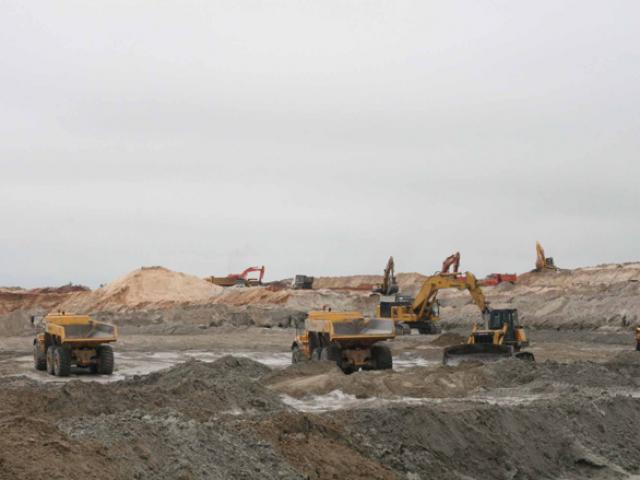 Tin tức trong ngày - Lay lắt sống trên mỏ quặng sắt lớn nhất Đông Nam Á