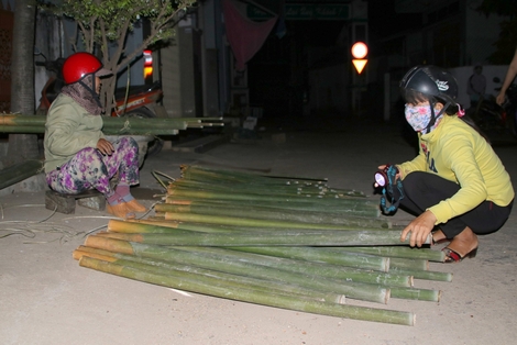 Chợ nón lá trong bóng đêm - 3