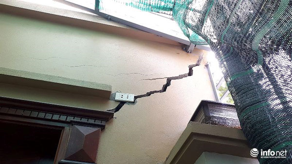 Hà Nội: Hàng loạt nhà mặt đường sụt lún, nứt toác nguy hiểm - 6