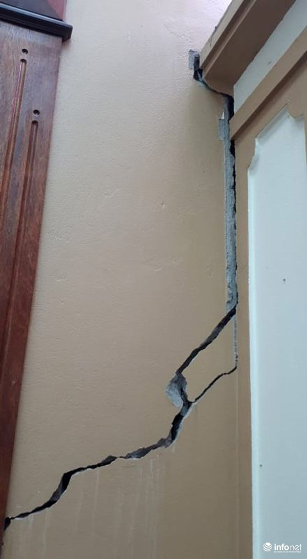 Hà Nội: Hàng loạt nhà mặt đường sụt lún, nứt toác nguy hiểm - 7