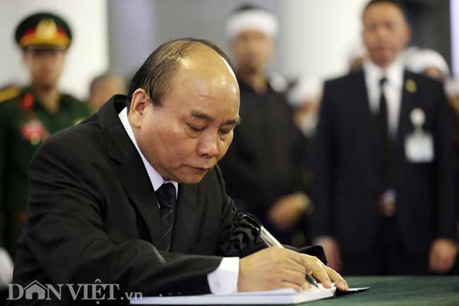 ẢNH: Lãnh đạo Đảng, Nhà nước viếng Trung tướng Đồng Sỹ Nguyên - 11