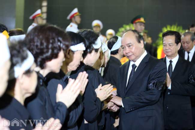 ẢNH: Lãnh đạo Đảng, Nhà nước viếng Trung tướng Đồng Sỹ Nguyên - 9