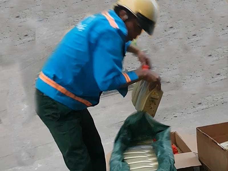 Điều tra: Đột nhập vào các 'tụ điểm' nhớt giả ở TP.HCM - 4