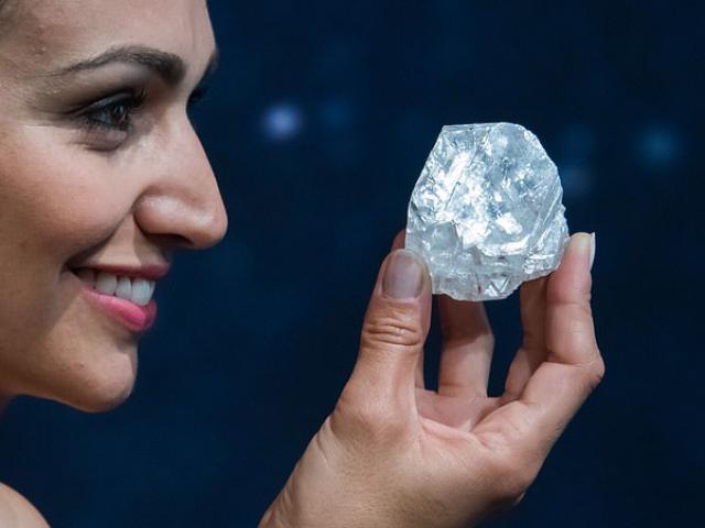 Choáng ngợp với viên kim cương to nhất thế giới mới được công bố