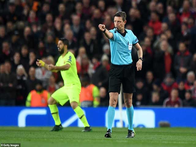 Bóng đá - Tranh cãi MU - Barca Cúp C1: Triệu fan MU nổi giận trút lên trọng tài