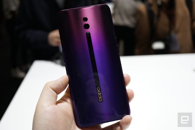 Phiên bản Oppo Reno tiêu chuẩn chỉ đi kèm hệ thống camera kép ở mặt sau.