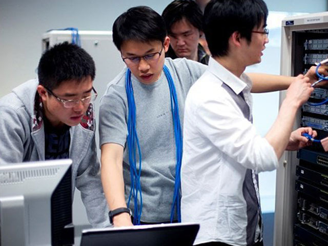 Giáo dục - du học - Bộ trưởng Bộ GD-ĐT: “Chỉ có 30% cử nhân công nghệ thông tin ra trường làm việc được ngay”