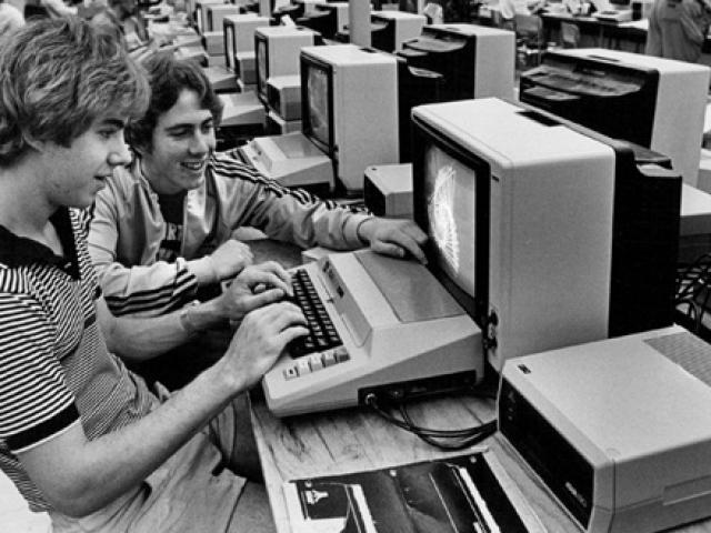 Giáo dục - du học - Sự "lột xác" gây choáng hơn 100 năm qua trong trường trung học ở Mỹ