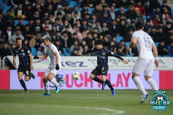 Công Phượng khốn khó ở Incheon: Rời K-League, trở lại HAGL cứu giá? - 1