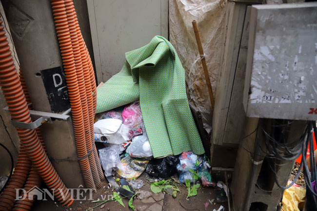 Ngõ nhỏ Hà Nội "quá gắt": Dán đầy ảnh người đổ rác trộm - 9