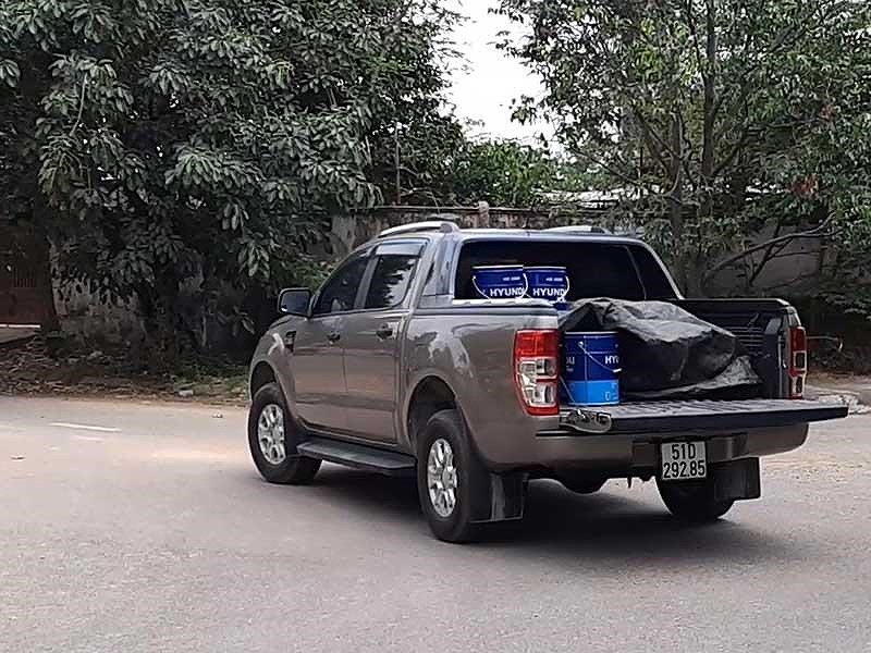 Theo chân chiếc xe chở nhớt giả - 1